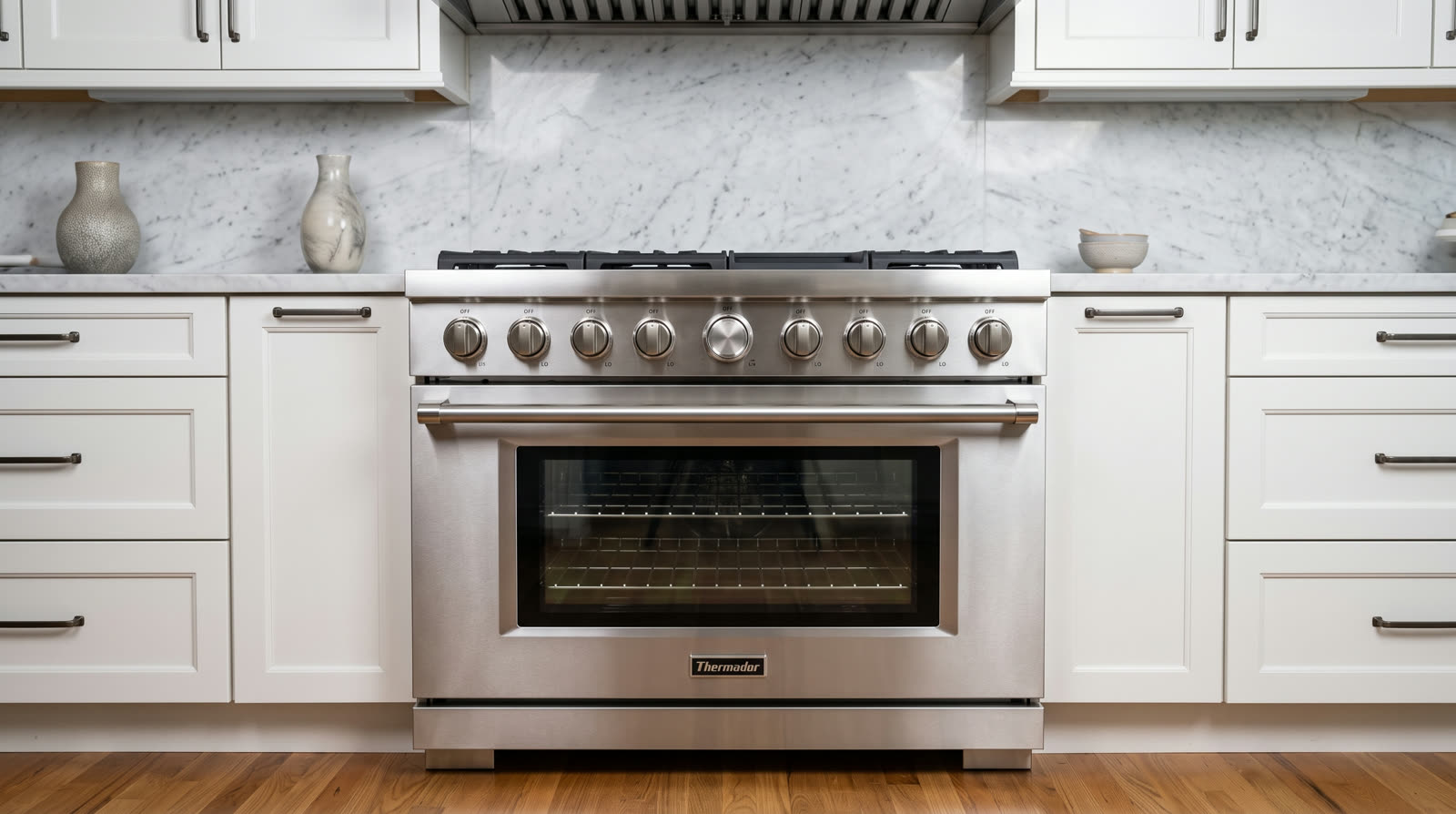 Thermador gas range, straight on